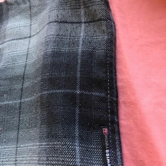 Black\Grey men’s flannel button up - Picture 8 of 8